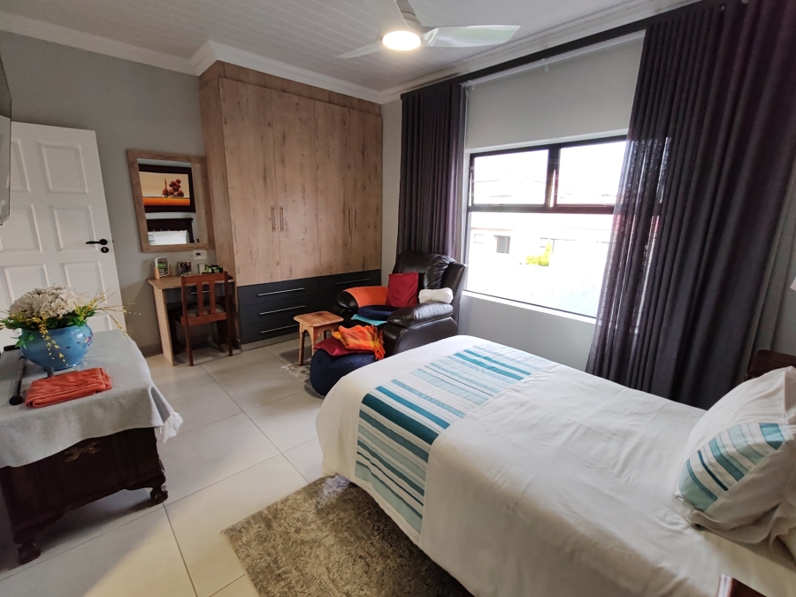 3 Bedroom Property for Sale in Avonddans Western Cape